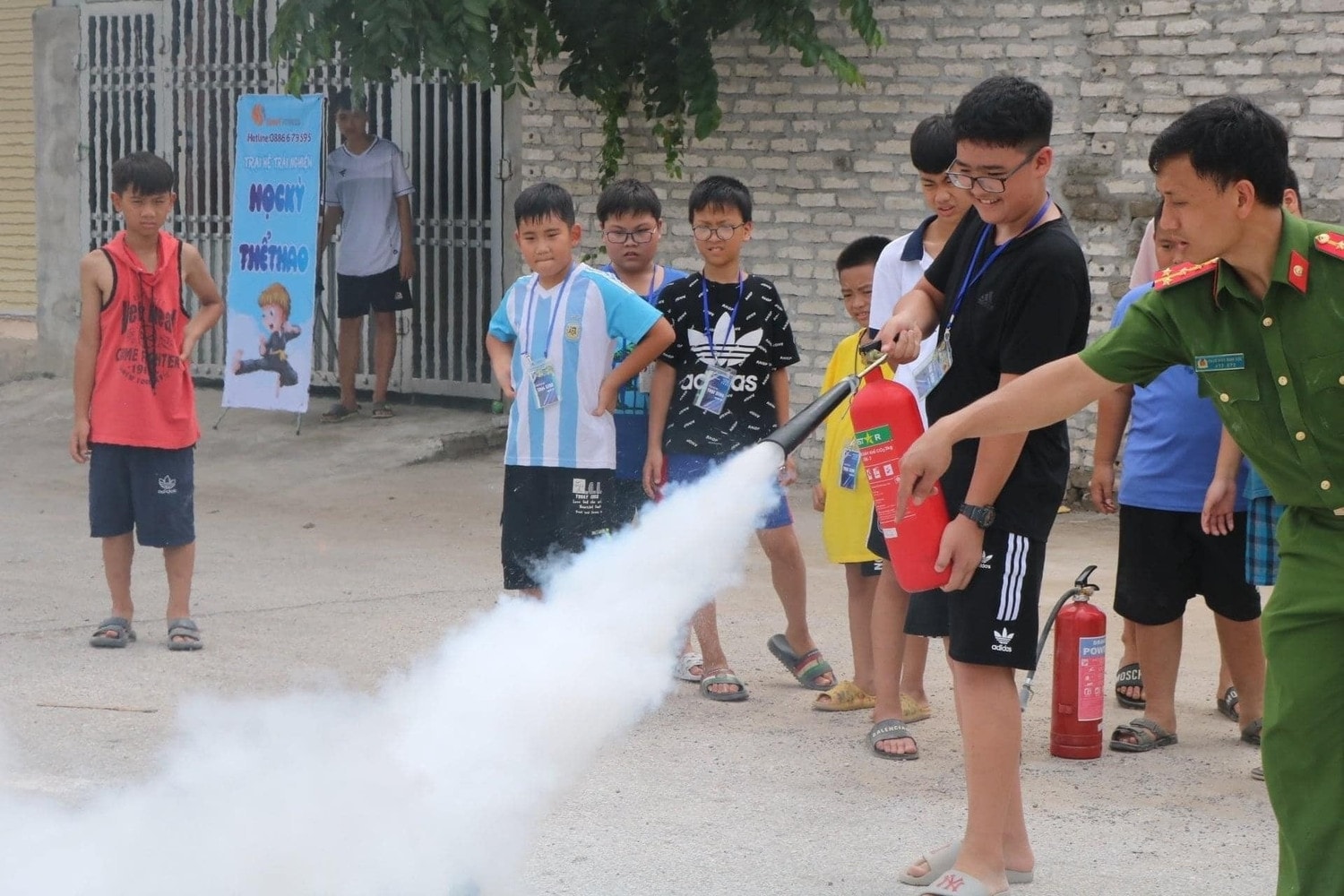 Phụ huynh chi tiền triệu cho con tham gia các trại hè để duy trì thói quen học tập -0