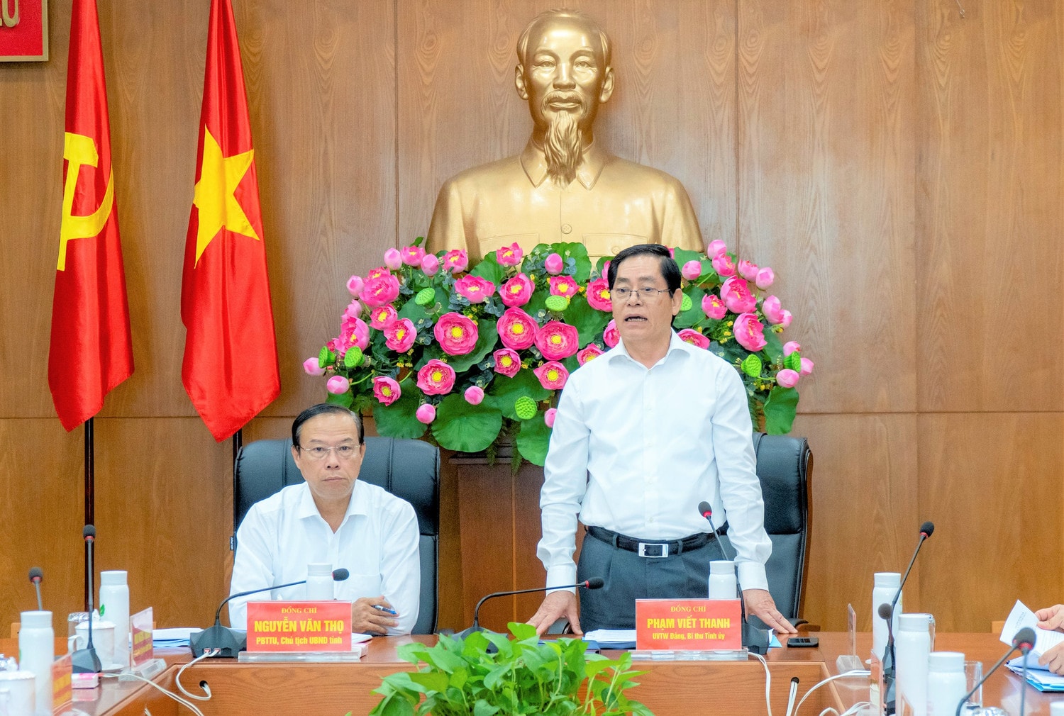 Bí thư Tỉnh ủy Phạm Viết Thanh biểu dương, ghi nhận những nỗ lực, cố gắng của Ban cán sự đảng UBND tỉnh. (Ảnh Báo Bà Rịa - Vũng Tàu)