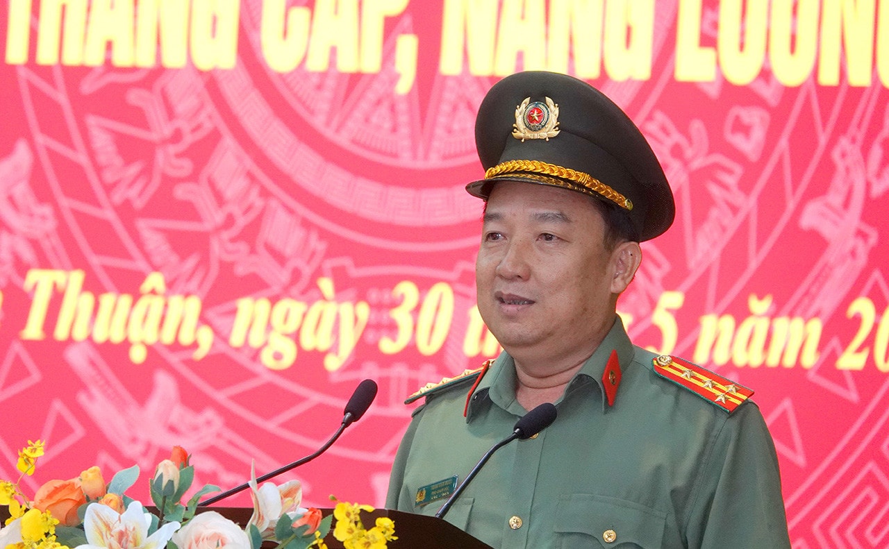Thăng quân hàm cho 869 cán bộ Công an tỉnh Bình Thuận