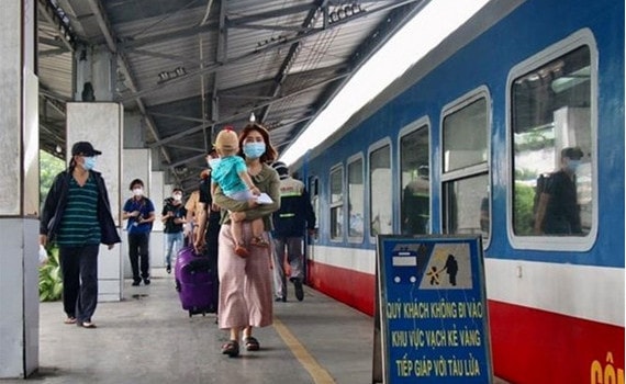 Giảm giá vé tàu 40% cao điểm hè -0