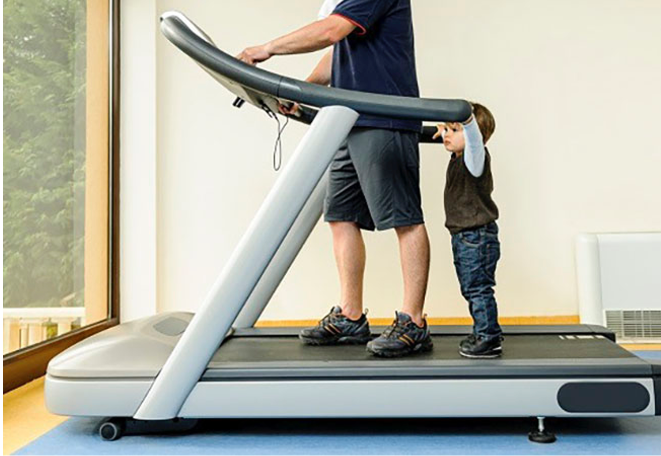 Liên tiếp trẻ bị bỏng nặng do máy chạy bộ, bác sĩ khuyến cáo -0