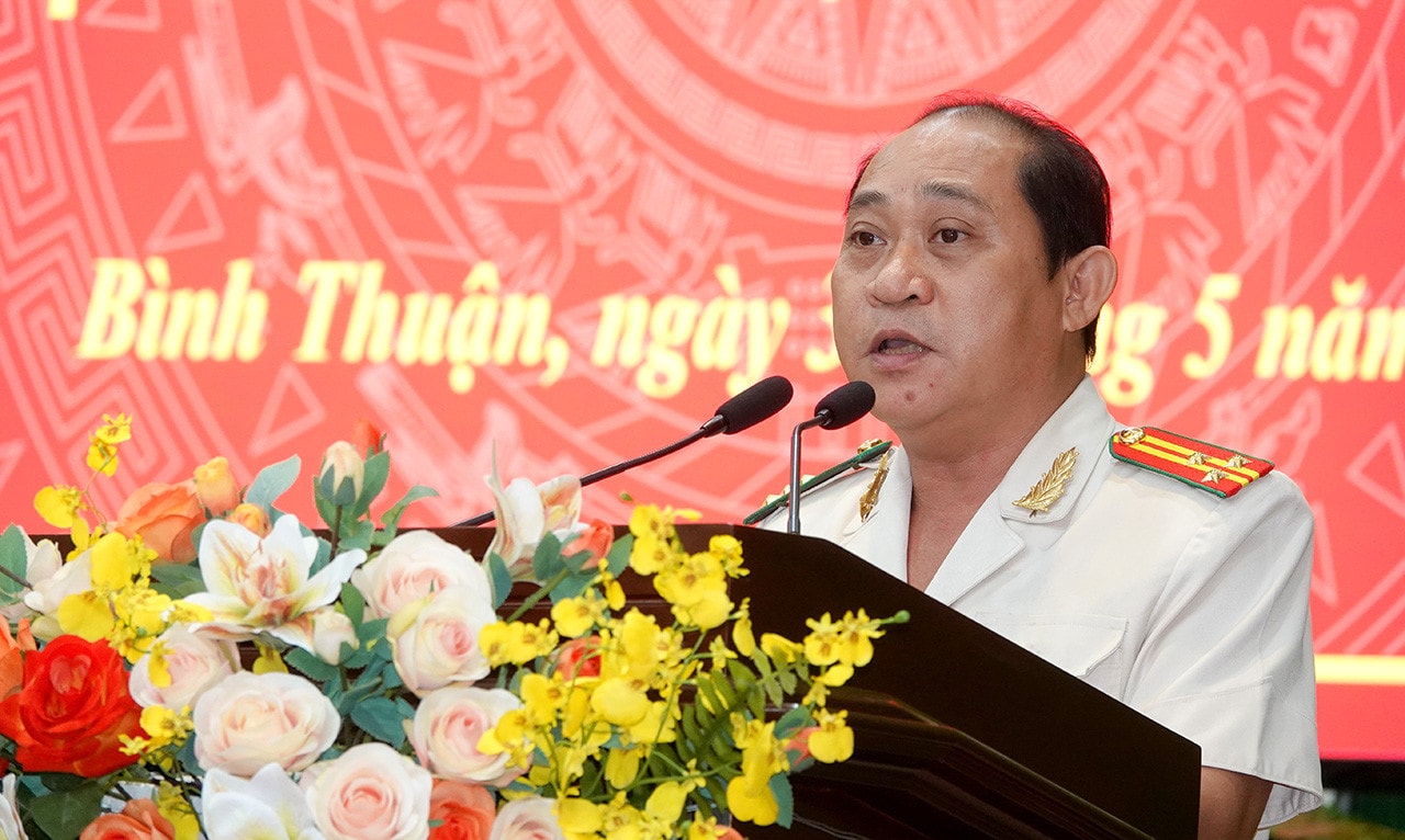 Thăng quân hàm cho 869 cán bộ Công an tỉnh Bình Thuận