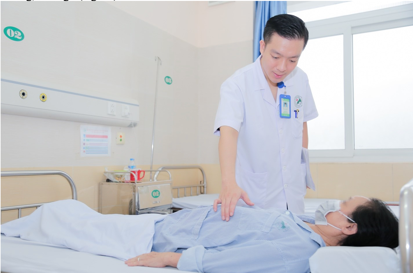 Người phụ nữ nhiễm trùng, nổi u cục sau khi tiêm tan mỡ tại spa -0