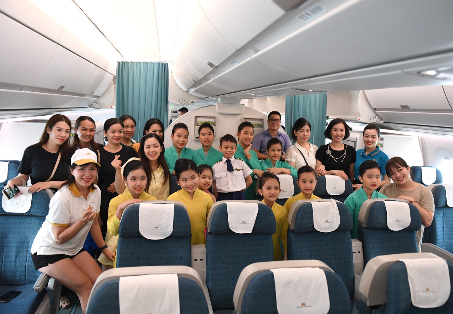Chuyến bay đặc biệt của Vietnam Airlines với phi hành đoàn “nhí”