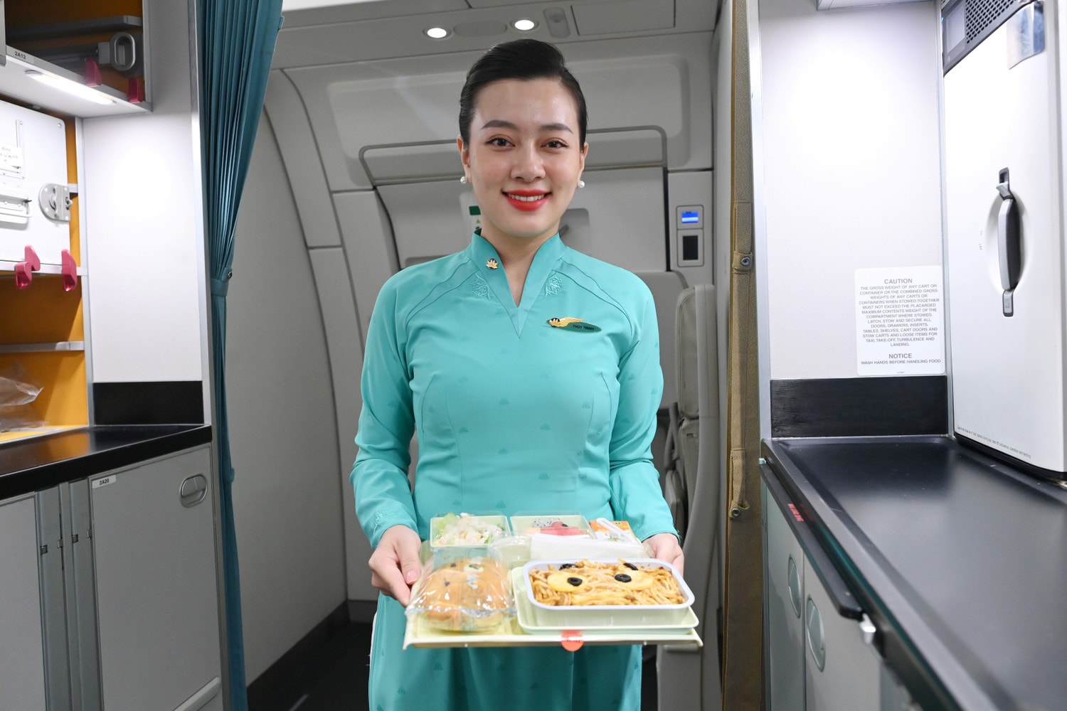 Chuyến bay đặc biệt của Vietnam Airlines với phi hành đoàn “nhí”