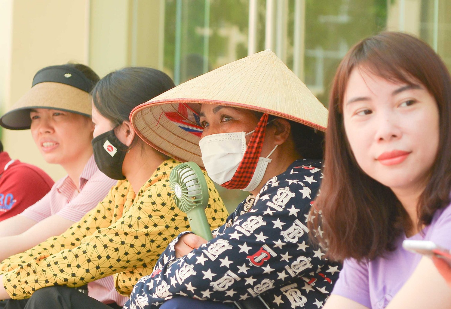 Kỳ thi lớp 10 THPT chuyên Sư Phạm Hà Nội: Đề môn Ngữ văn vào Chiếc lược ngà, đề thi Toán khá khó -0