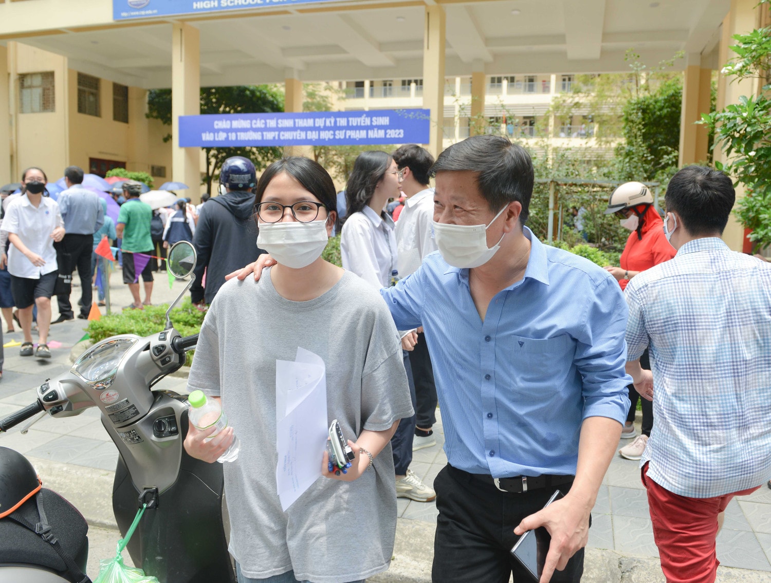 Sáng nay, hơn 6000 thí sinh dự thi lớp 10 THPT chuyên Sư Phạm Hà Nội: Đề môn Ngữ văn vào Chiếc lược ngà, đề thi Toán khá khó -0