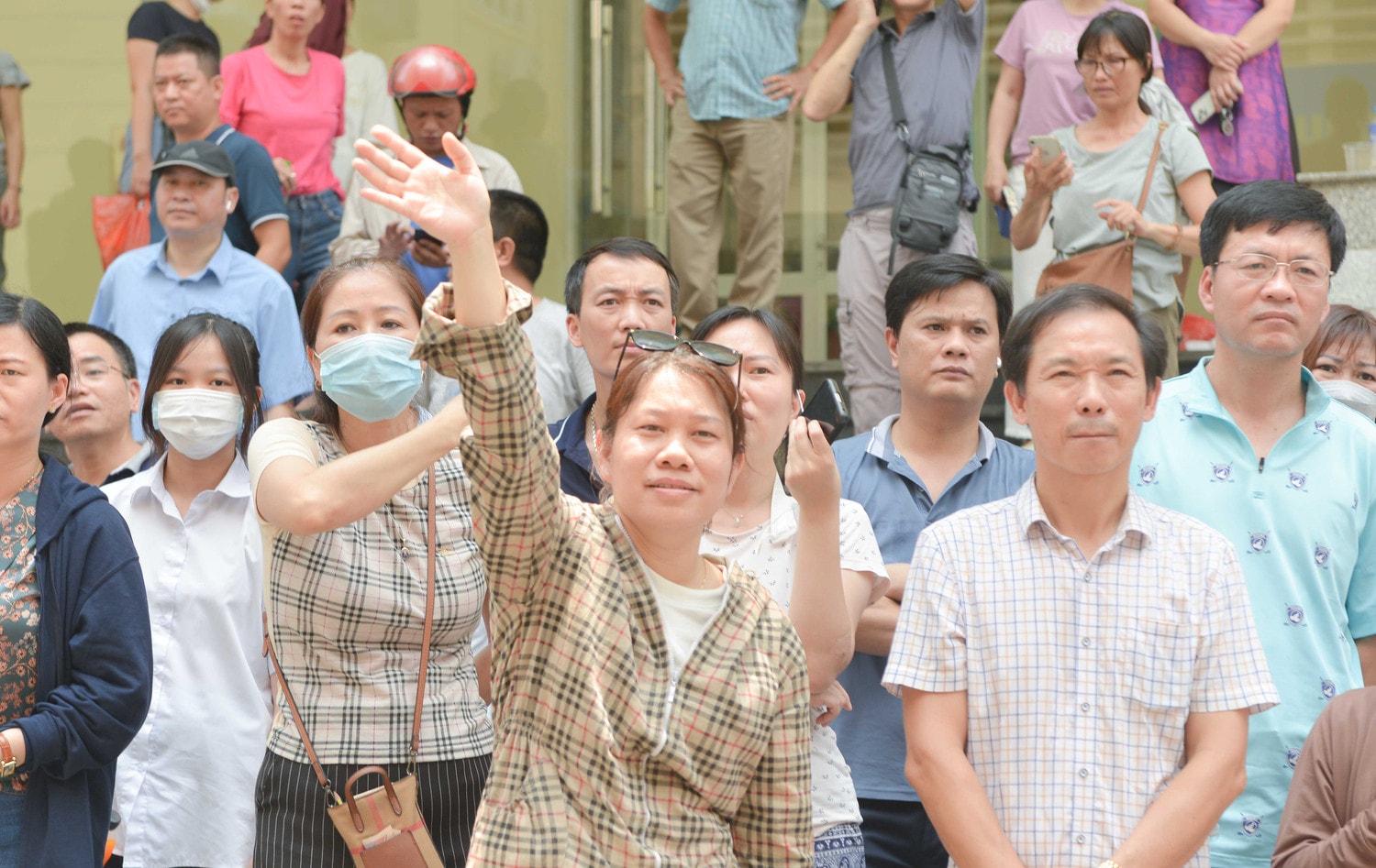 Kỳ thi lớp 10 THPT chuyên Sư Phạm Hà Nội: Đề môn Ngữ văn vào Chiếc lược ngà, đề thi Toán khá khó -0