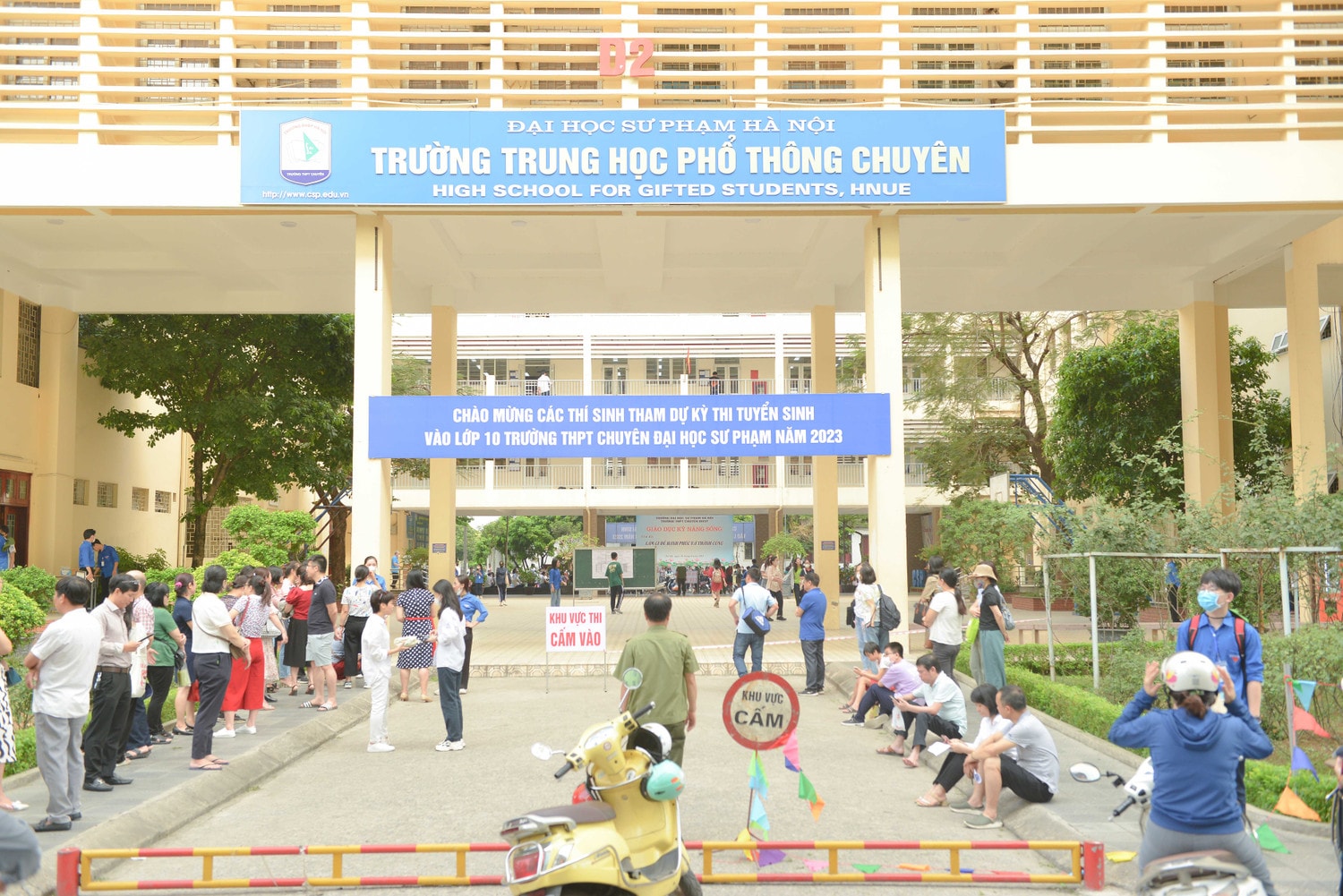 Hơn 6000 thí sinh dự kỳ thi tuyển sinh trường THPT chuyên Sư Phạm Hà Nội -0