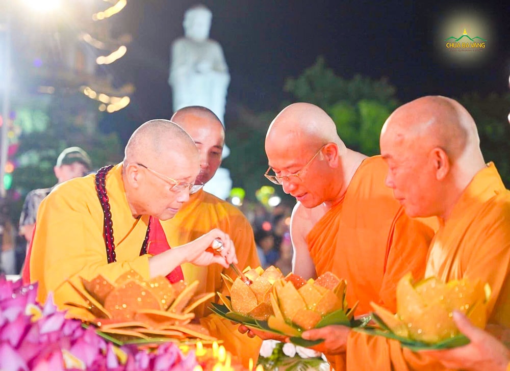 Quảng Bình: Đại lễ Phật đản 2023 nhiều chương trình ấn tượng, mới lạ -0