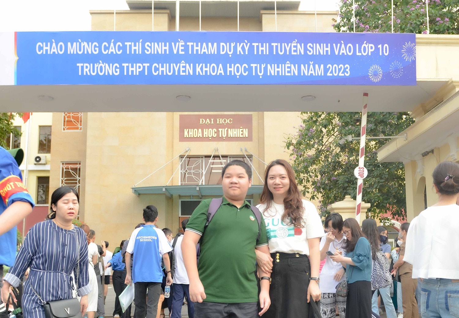 Thí sinh chinh phụ kỳ thi tuyển sinh của hai trường chuyên trực thuộc ĐHQGHN -0