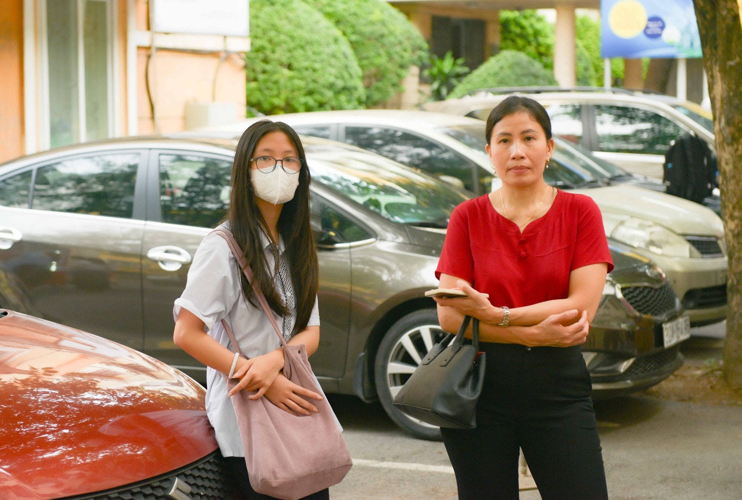 Thí sinh chinh phụ kỳ thi tuyển sinh của hai trường chuyên trực thuộc ĐHQGHN -0