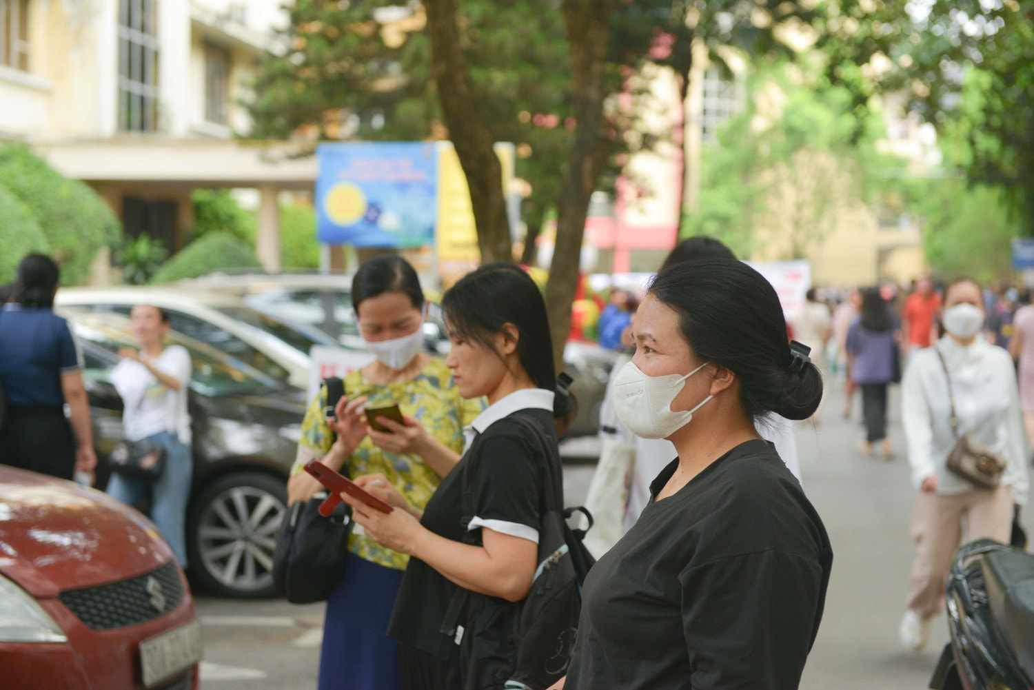 Thí sinh chinh phụ kỳ thi tuyển sinh của hai trường chuyên trực thuộc ĐHQGHN -0
