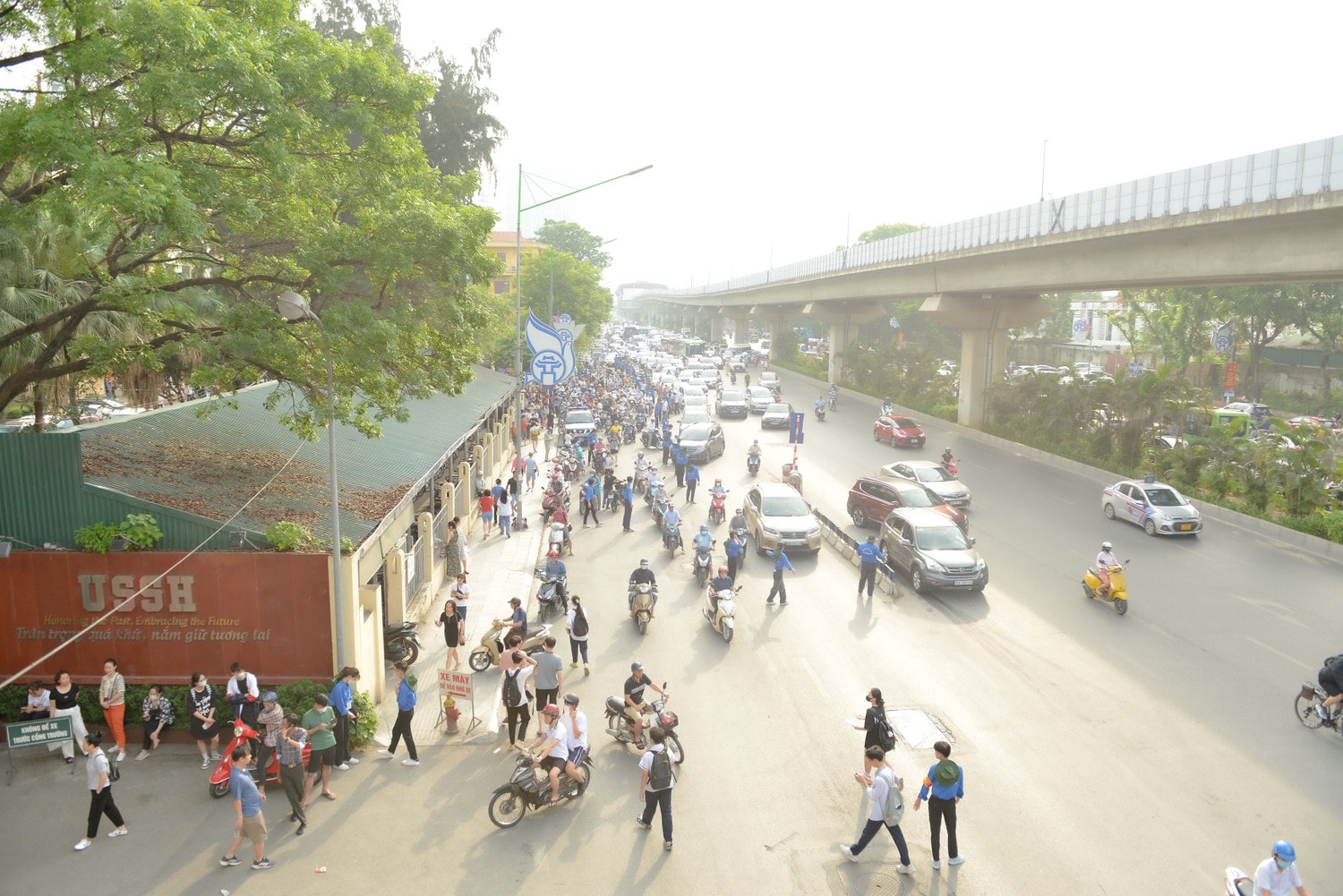Thí sinh chinh phụ kỳ thi tuyển sinh của hai trường chuyên trực thuộc ĐHQGHN -0