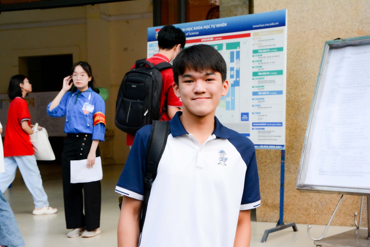 Thí sinh chinh phụ kỳ thi tuyển sinh của hai trường chuyên trực thuộc ĐHQGHN -0