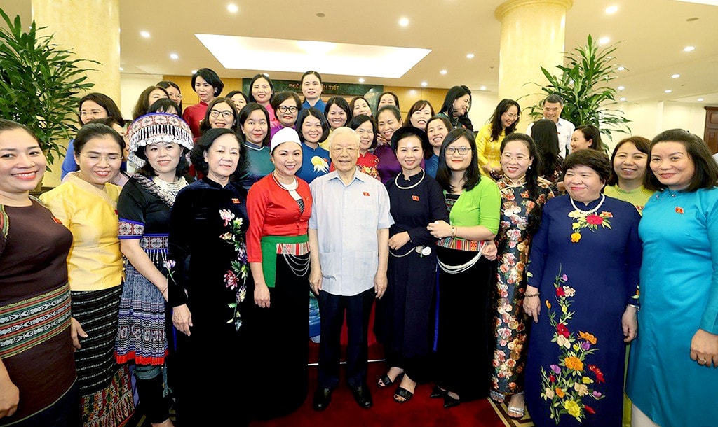Tổng Bí thư Nguyễn Phú Trọng cùng các đồng chí Lãnh đạo Đảng, Nhà nước trong buổi gặp mặt các nữ đại biểu Quốc hội Khóa XV Phát huy bản lĩnh, trí tuệ, thực sự là những