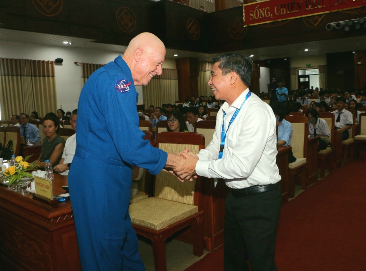 Lần đầu tiên tổ chức Tuần lễ Nasa ở một quốc gia Đông Nam Á -0
