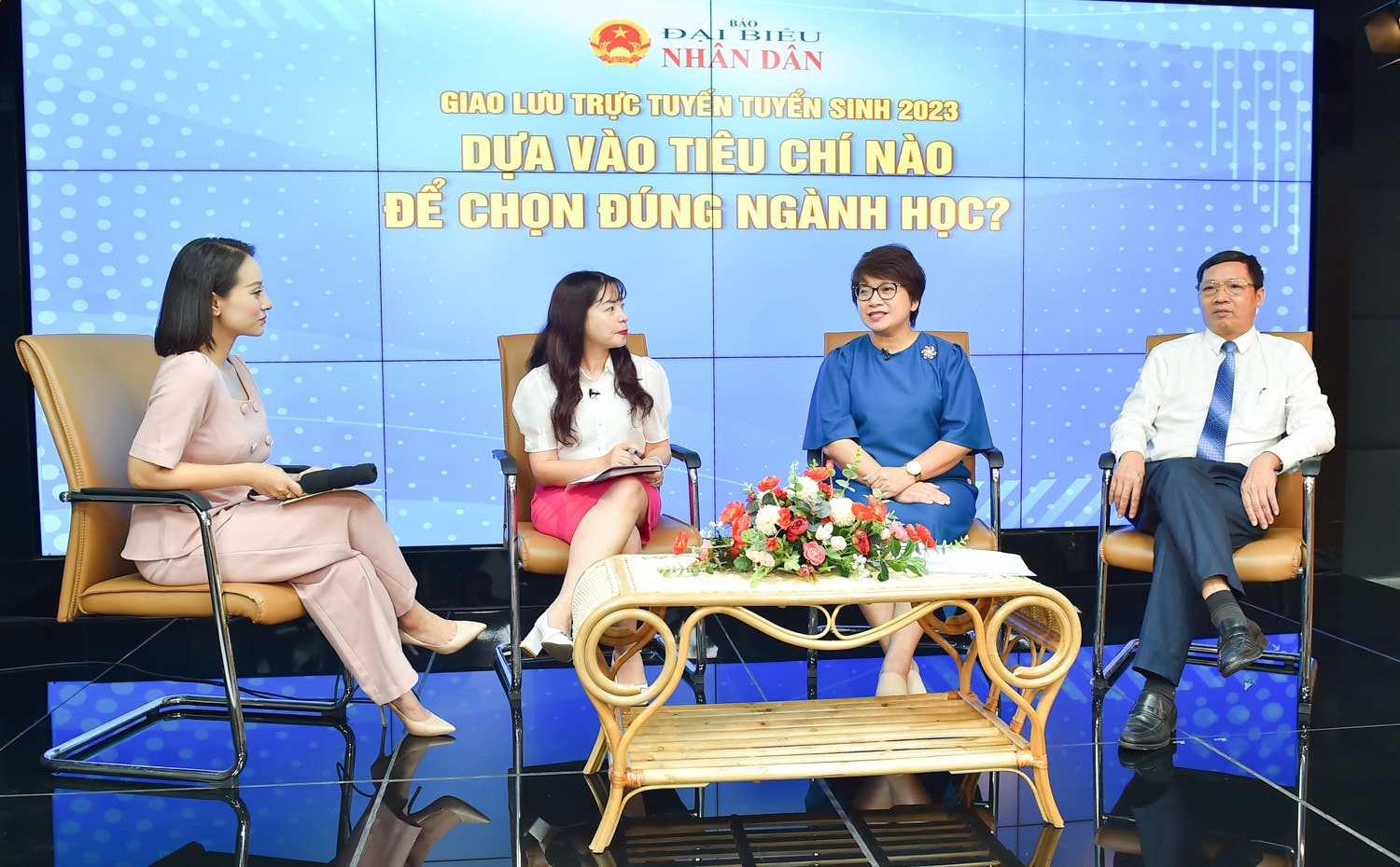 Vào học trường top, ngành hot có bảo chứng cho thành công? -0