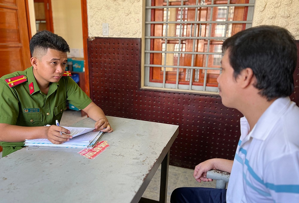 Bắt đối tượng sử dụng giấy đỏ giả, lừa đảo chiếm đoạt 400 triệu đồng