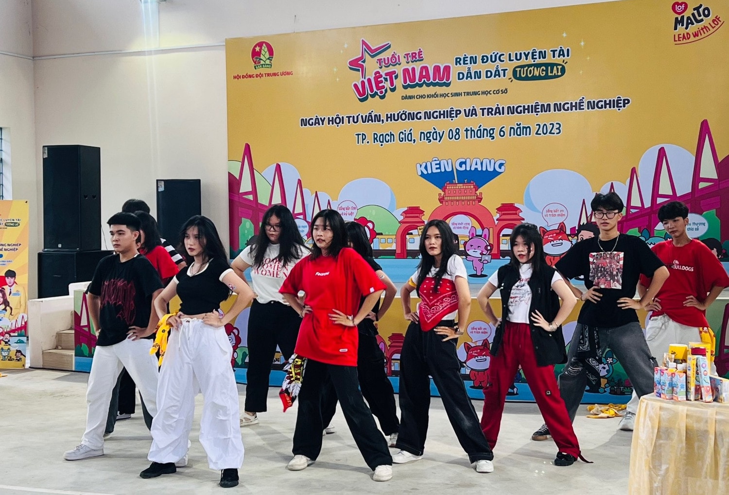 Các em học sinh hào hứng tham ngày hội Thi tìm hiểu Nghị quyết Đại hội Đoàn toàn quốc lần thứ XII, cơ hội được đến Trường Sa -0