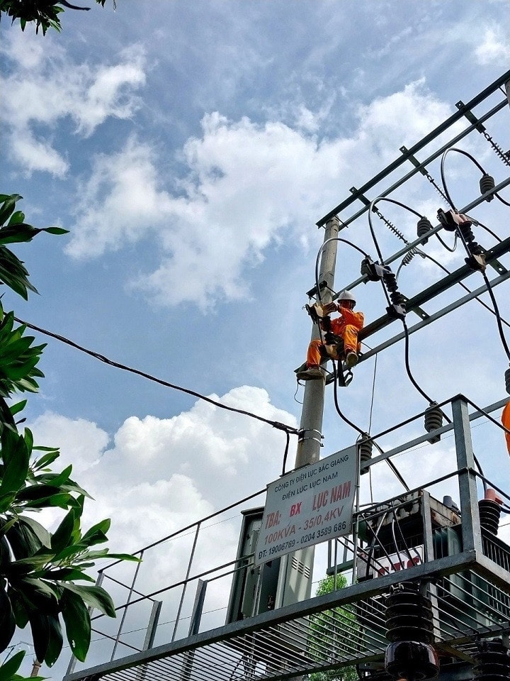 Công ty Điện lực Bắc Giang nỗ lực cung cấp điện mùa nắng nóng -0