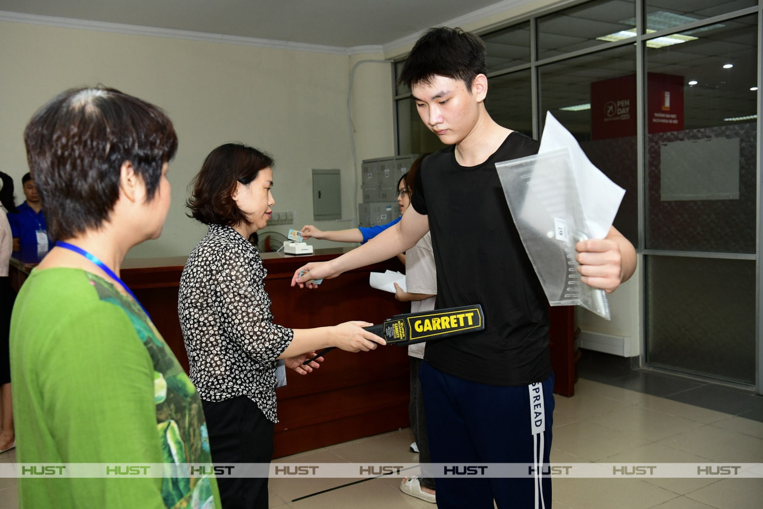 Thí sinh bước vào đợt thi đầu tiên kỳ thi Đánh giá tư duy của Đại học Bách khoa Hà Nội -0