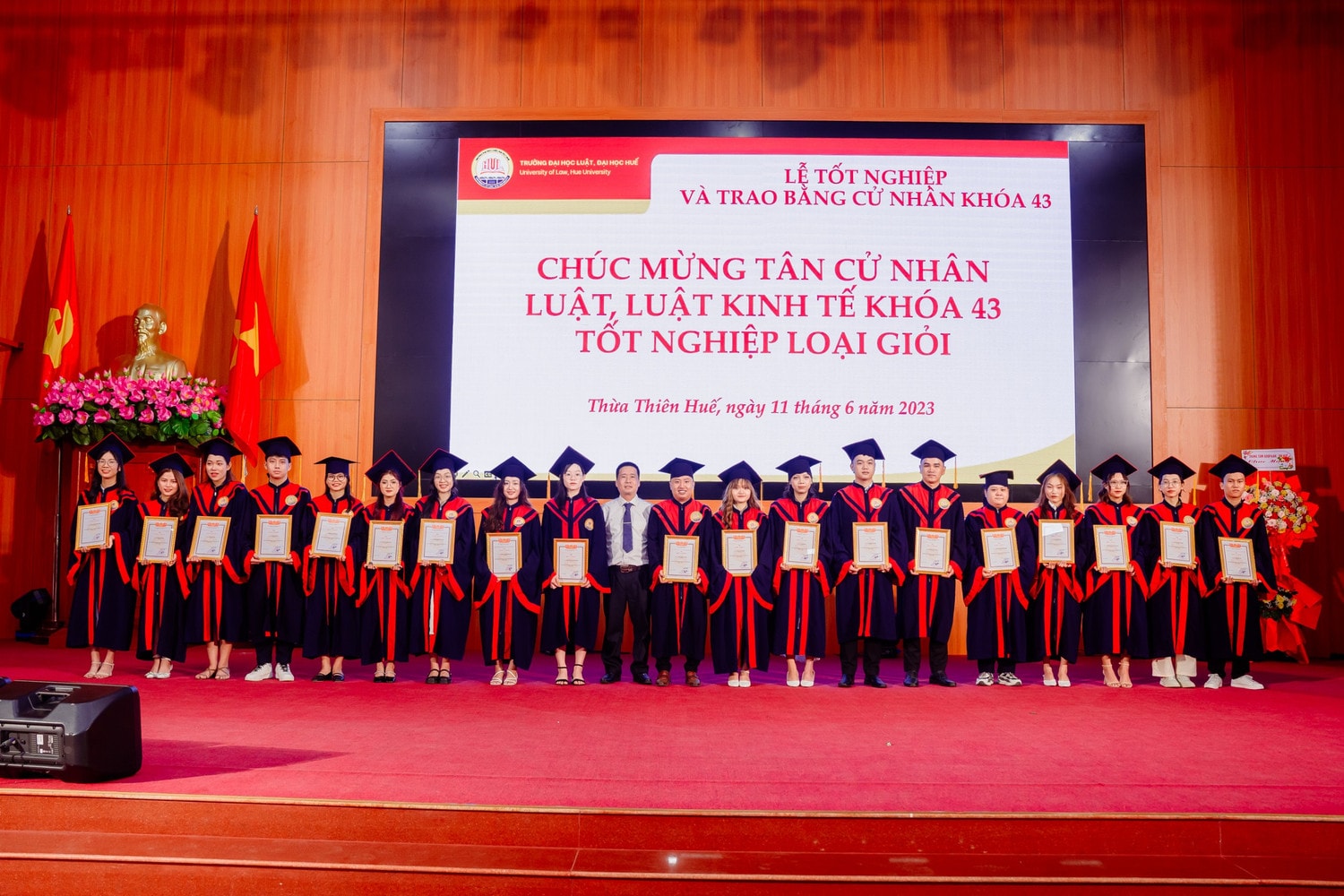 Thừa Thiên Huế: Trao bằng cho 543 tân cử nhân Luật -0