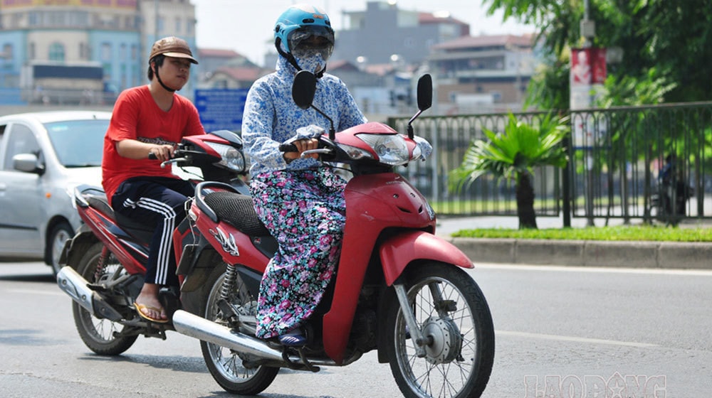 Người phụ nữ bị chấn thương nặng khi mặc áo chống nắng quá dài -0