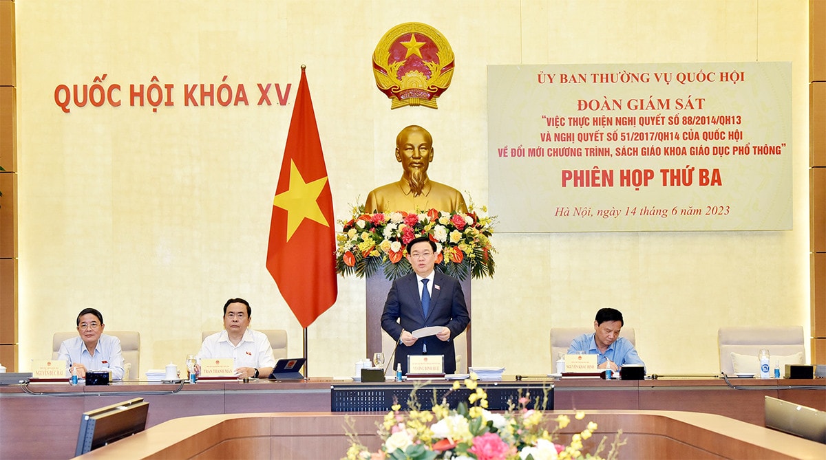 Chủ tịch Quốc hội Vương Đình Huệ chủ trì cuộc làm việc với Đoàn giám sát về đổi mới chương trình, sách giáo khoa -0