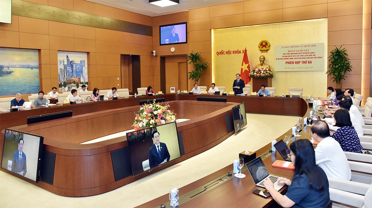 Chủ tịch Quốc hội Vương Đình Huệ chủ trì cuộc làm việc với Đoàn giám sát về đổi mới chương trình, sách giáo khoa -1