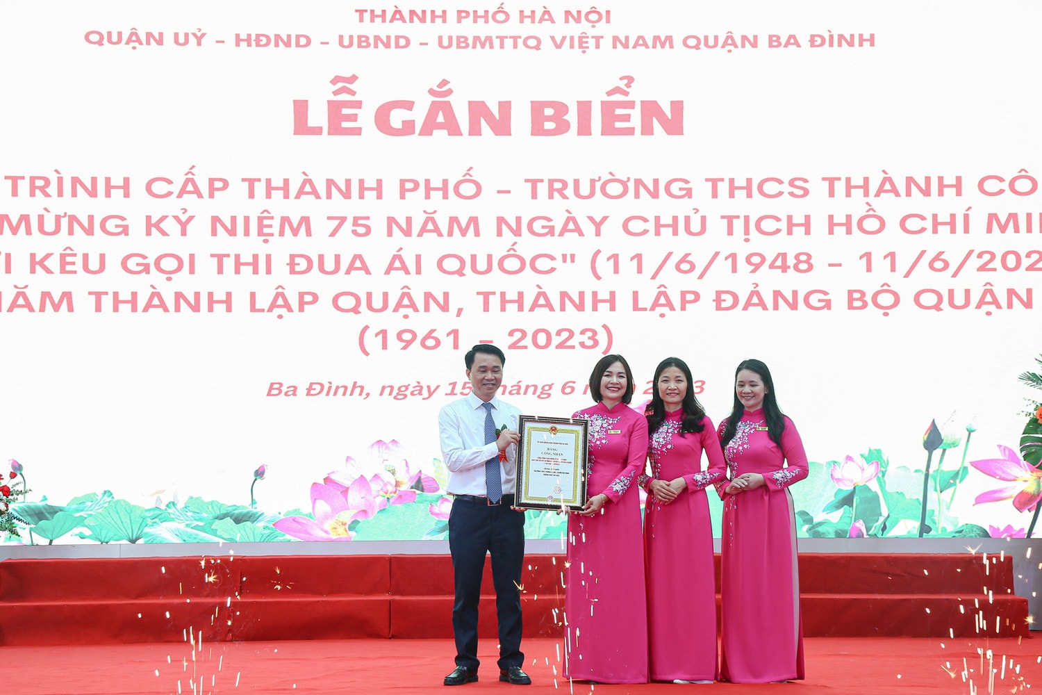 Gắn biển Công trình cấp Thành phố - Trường THCS Thành Công -0