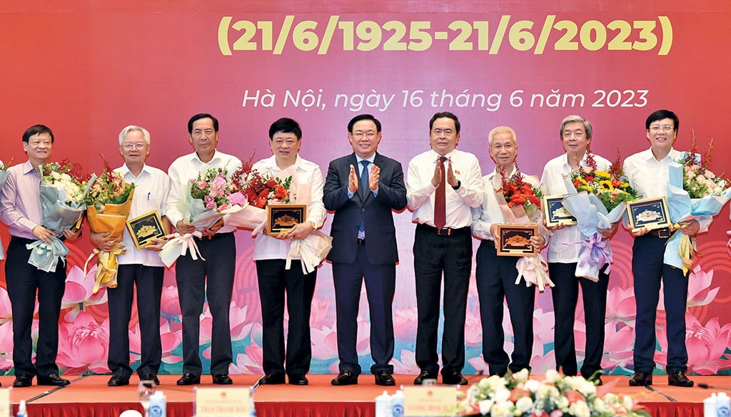 Chủ tịch Quốc hội Vương Đình Huệ: Báo chí phải luôn là vũ khí sắc bén của Đảng, diễn đàn rộng lớn, mạnh mẽ của Nhân dân -0