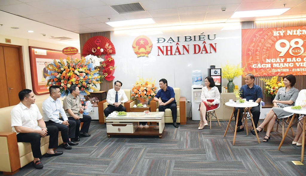 Trưởng Ban Dân nguyện Dương Thanh Bình thăm, chúc mừng các cơ quan báo chí -0
