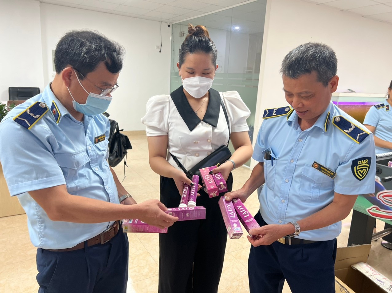 Hà Nội: Khởi tố vụ án đầu tiên vì bán thực phẩm giả trên không gian mạng -0