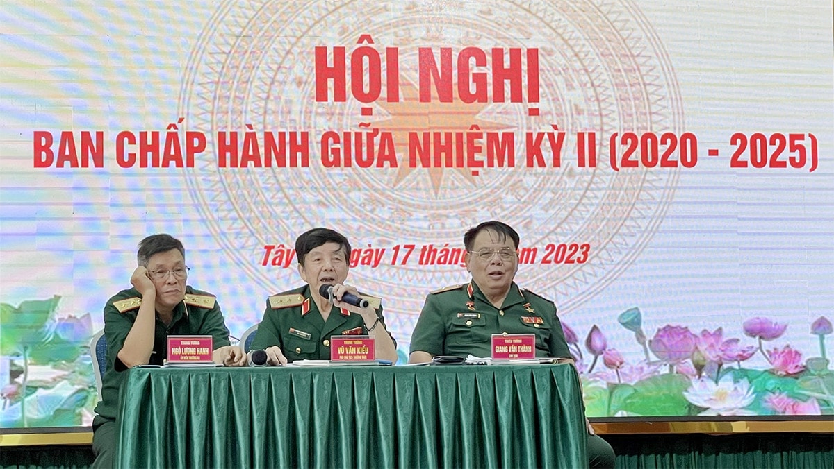 Phát huy truyền thống anh hùng của chiến sĩ thành cổ Quảng Trị -1