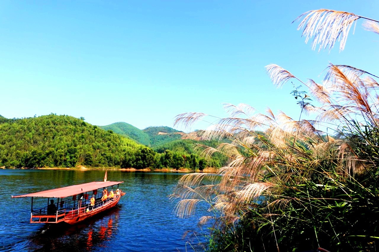 Về Lục Ngạn, Bắc Giang thưởng thức tour du lịch hái vải đêm giá rẻ -0