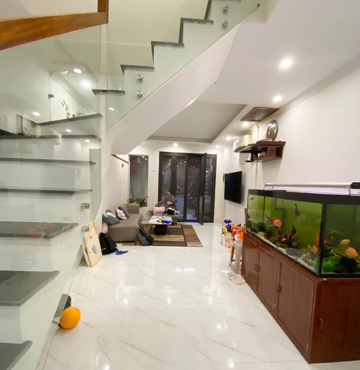 Sự thật đằng sau những ngôi nhà tiền tỷ, không sổ đỏ được rao bán trên mạng xã hội -0