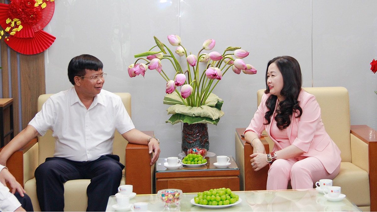 Lãnh đạo Đảng, Nhà nước, cơ quan của Quốc hội gửi lẵng hoa, chúc mừng Báo Đại biểu Nhân dân -1