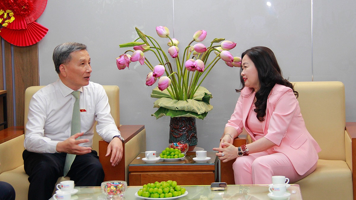 Lãnh đạo Đảng, Nhà nước, cơ quan của Quốc hội gửi lẵng hoa, chúc mừng Báo Đại biểu Nhân dân -2