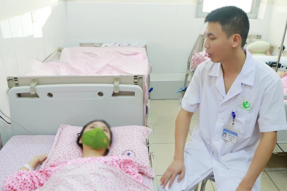 Sản phụ mang song thai hiếm gặp: một thai trong tử cung, một thai ngoài tử cung -0