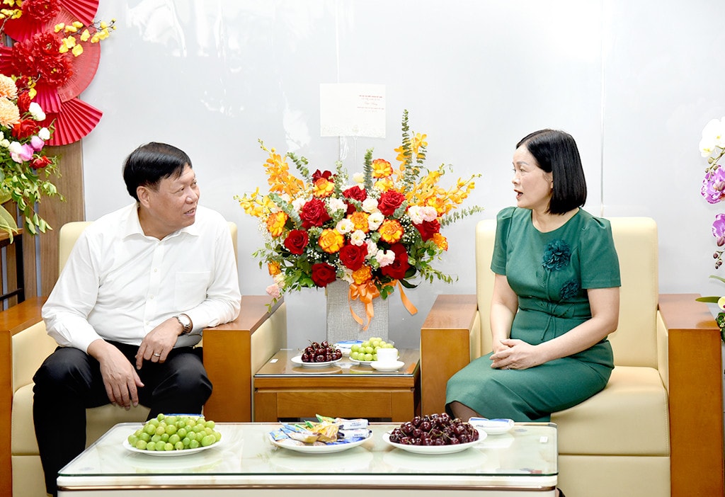 Lãnh đạo Bộ Khoa học và Công nghệ, Bộ Y tế thăm, chúc mừng Báo Đại biểu Nhân dân -0