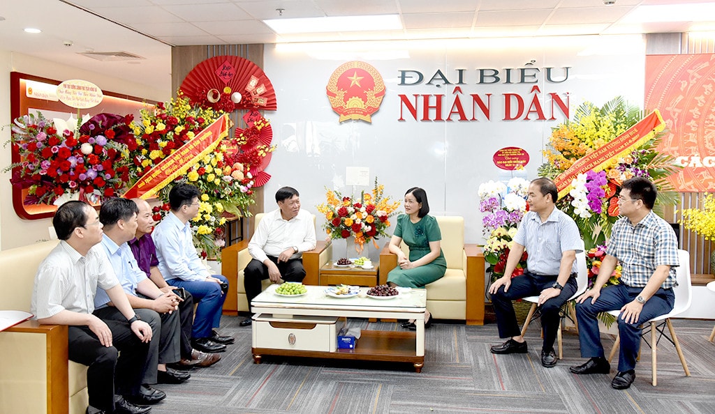 Lãnh đạo Bộ Khoa học và Công nghệ, Bộ Y tế thăm, chúc mừng Báo Đại biểu Nhân dân -0