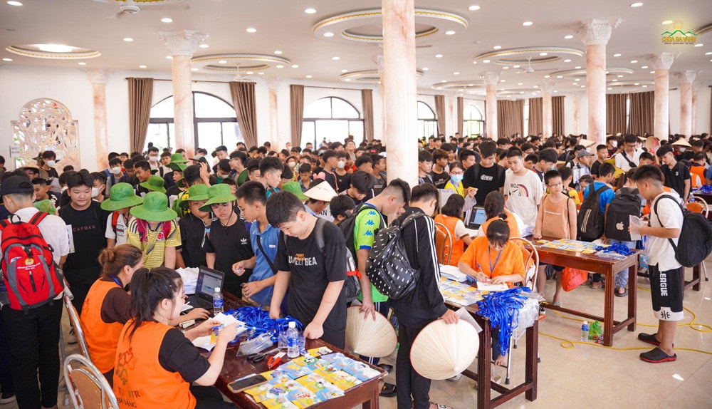 Chùa Ba Vàng tạm biệt hơn 7000 khóa sinh Khóa tu mùa hè “Con sẽ lớn khôn” -1