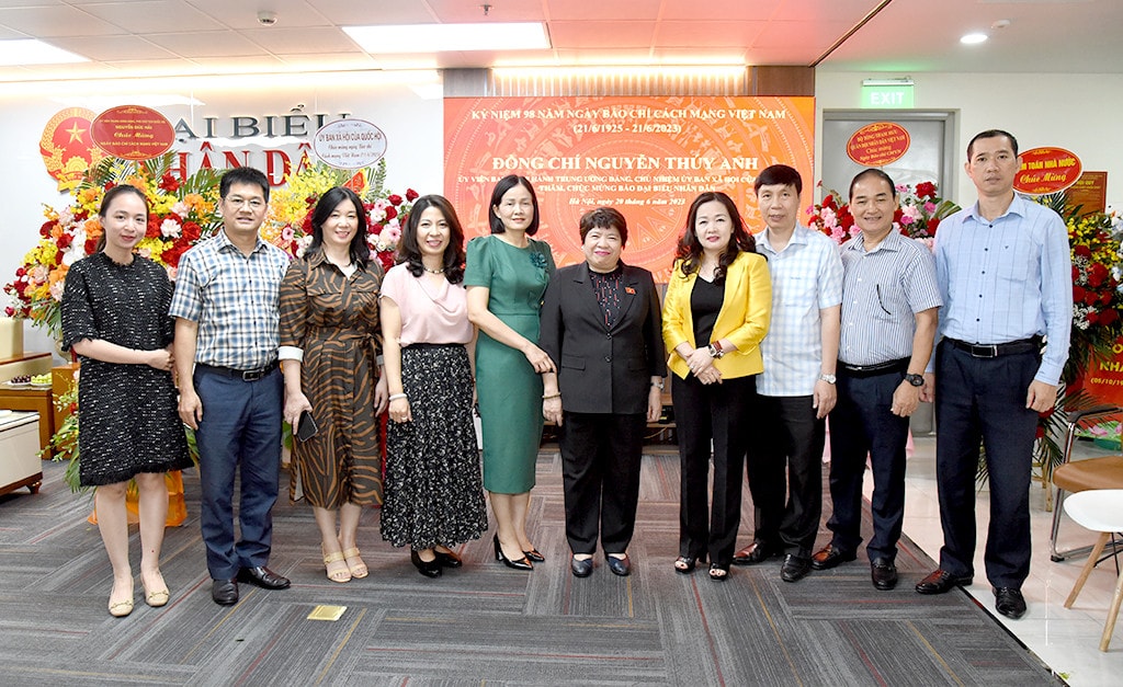 Chủ nhiệm Ủy ban Xã hội Nguyễn Thúy Anh thăm, chúc mừng Báo Đại biểu Nhân dân -0