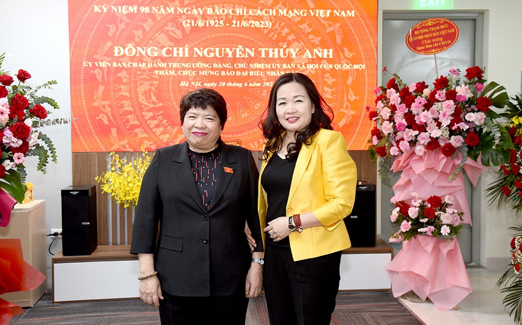 Chủ nhiệm Ủy ban Xã hội Nguyễn Thúy Anh thăm, chúc mừng Báo Đại biểu Nhân dân -0