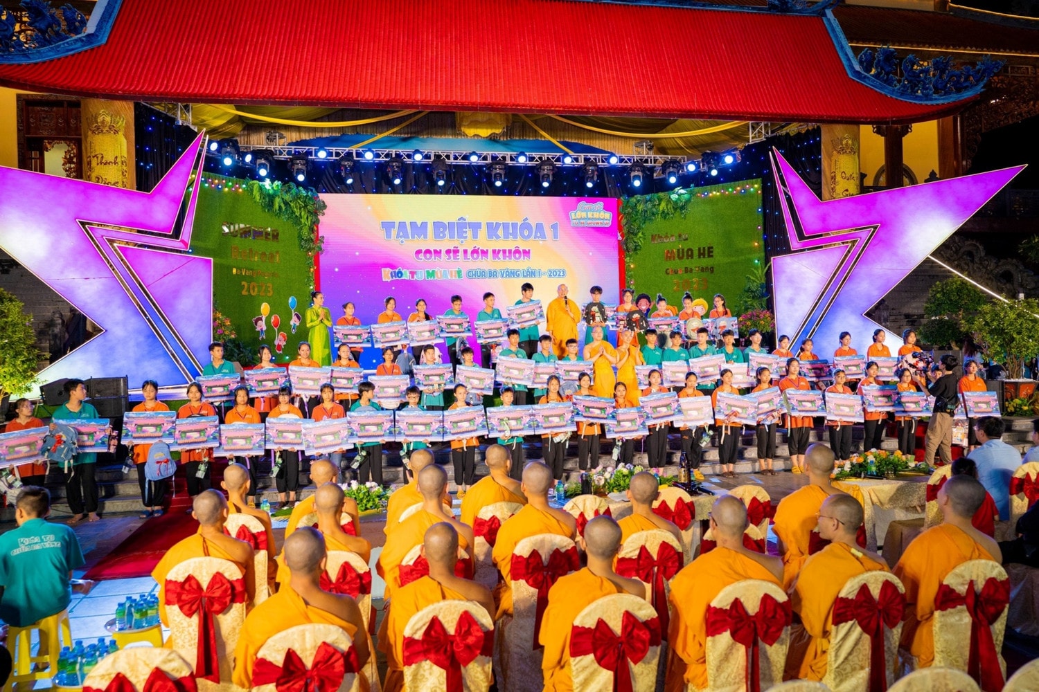 Chùa Ba Vàng tạm biệt hơn 7000 khóa sinh Khóa tu mùa hè “Con sẽ lớn khôn” -1