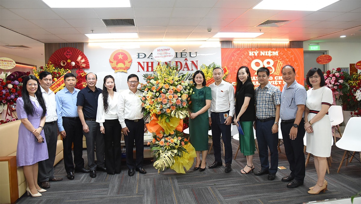 Lãnh đạo Bộ Khoa học và Công nghệ, Bộ Tư pháp, Bộ Y tế thăm, chúc mừng Báo Đại biểu Nhân dân -0