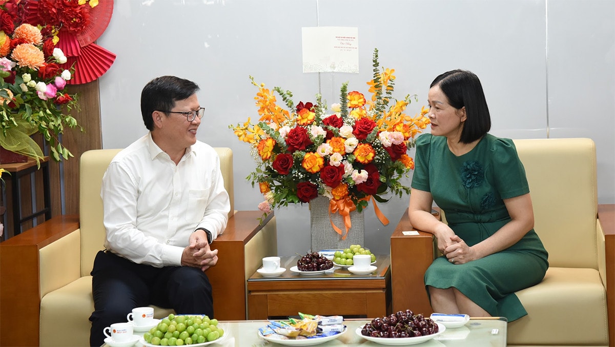 Lãnh đạo Bộ Khoa học và Công nghệ, Bộ Tư pháp, Bộ Y tế thăm, chúc mừng Báo Đại biểu Nhân dân -1