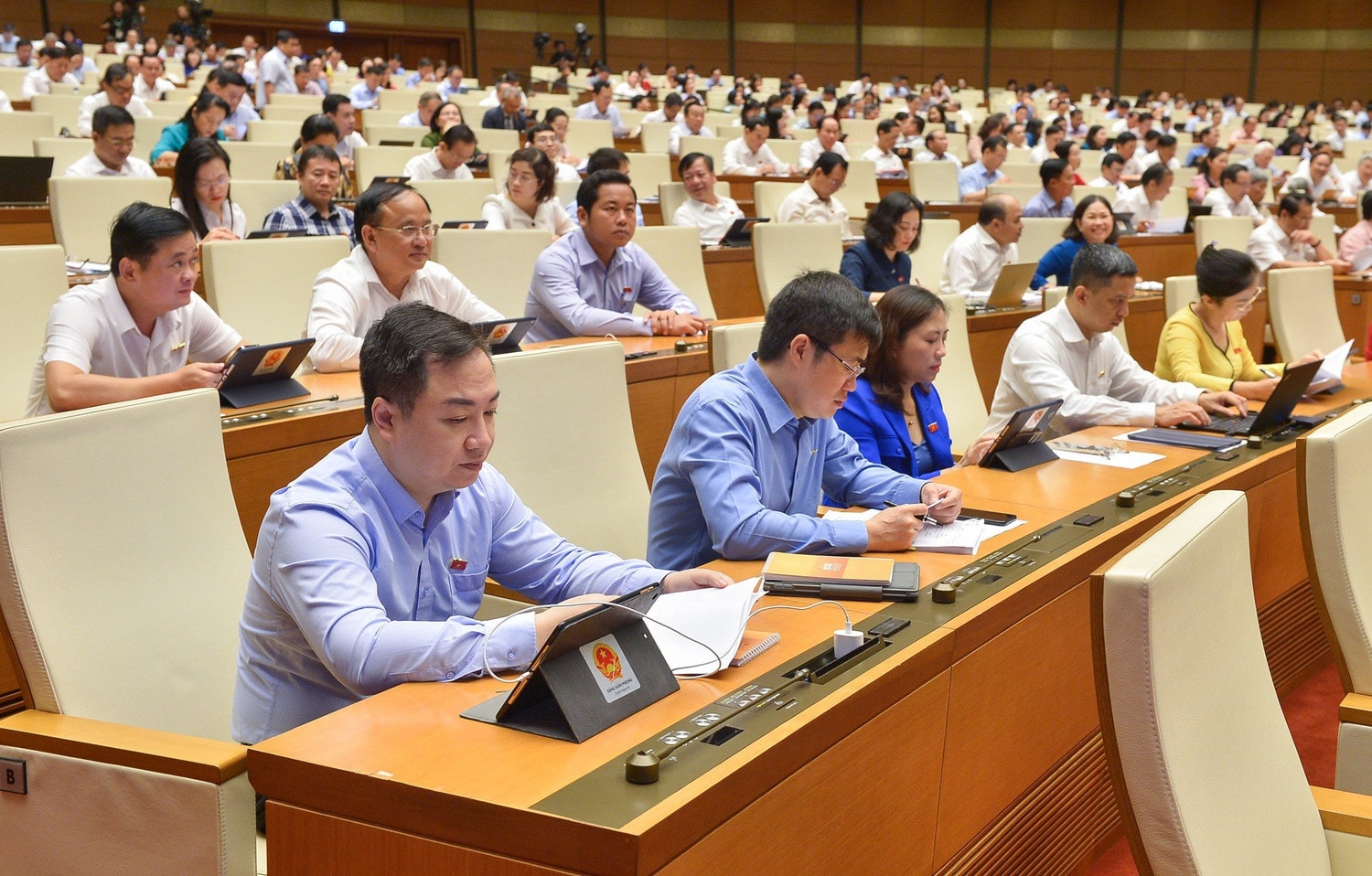 ĐBQH HOÀNG MINH HIẾU (Nghệ An): Nghiên cứu phương án tính thuế thu nhập từ chuyển nhượng quyền sử dụng đất theo tỷ lệ chênh lệch giữa giá mua và giá bán