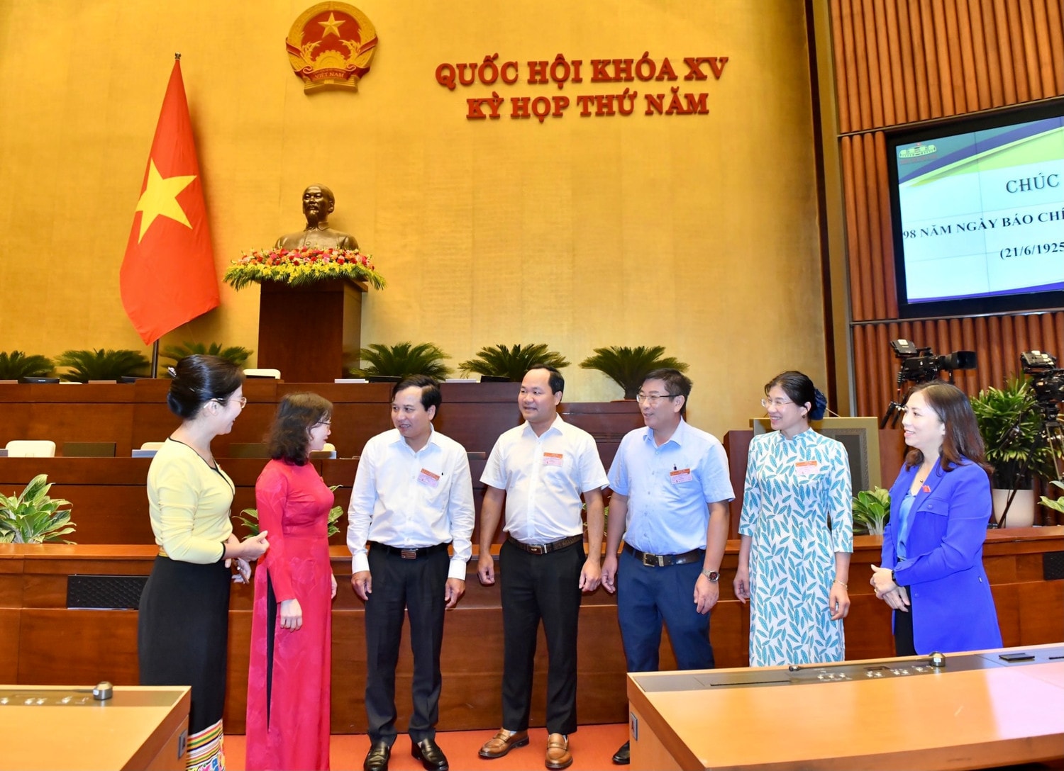 ĐBQH Hoàng Minh Hiếu (Nghệ An): Nghiên cứu phương án tính thuế thu nhập từ chuyển nhượng quyền sử dụng đất ảnh 3 ĐBQH HOÀNG MINH HIẾU (Nghệ An): Nghiên cứu phương án tính thuế thu nhập từ chuyển nhượng quyền sử dụng đất theo tỷ lệ chênh lệch giữa giá mua và giá bán